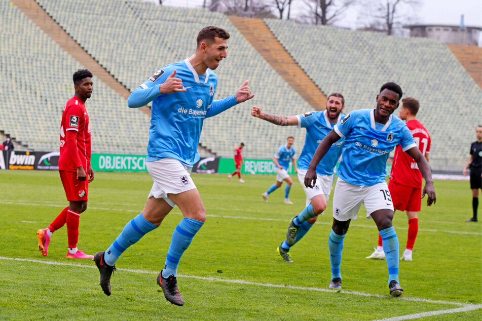 Der TSV 1860 München ist nach dem 2:0-Sieg gegen Türkgücü wieder voll im Aufstiegsrennen dabei.