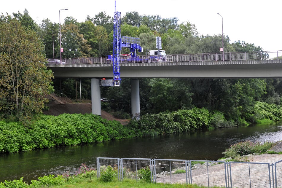 Der nächste Sicherheits-Check an der Zwickauer Glück-Auf-Brücke bremst auch Autofahrer aus.
