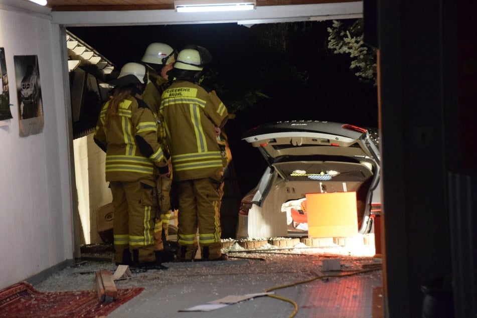 Die Feuerwehren waren mit sieben Fahrzeugen und 30 Kräften vor Ort.