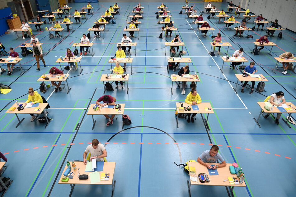 Mit Abstand: Auch 2021 sollen die Abiturprüfungen stattfinden.