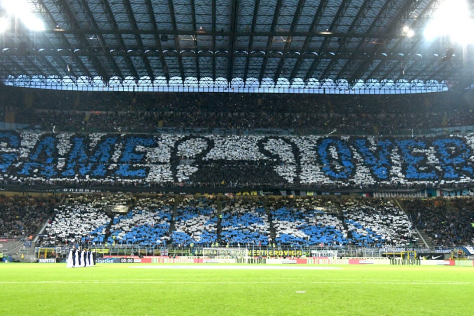 Die "Game-Over"-Choreo der Inter-Fans steht sinnbildlich für die Einstellung des Spielbetriebs in Mailand.