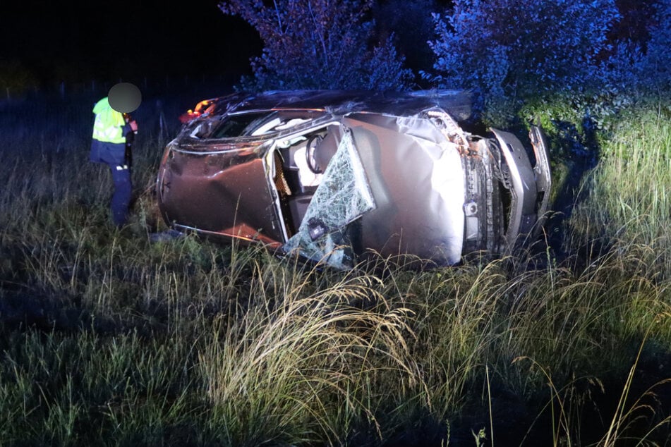 Auf der B176 im Landkreis Leipzig ist in der vergangenen Nacht ein 41-Jähriger mit seinem Passat verunglückt.