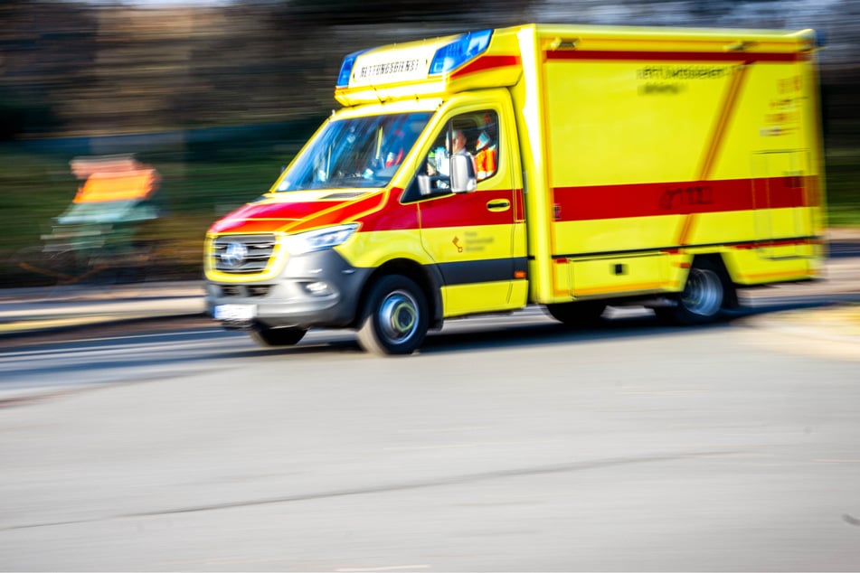 Beide Unfallbeteiligten wurden verletzt und kamen in ein Krankenhaus. (Symbolbild)