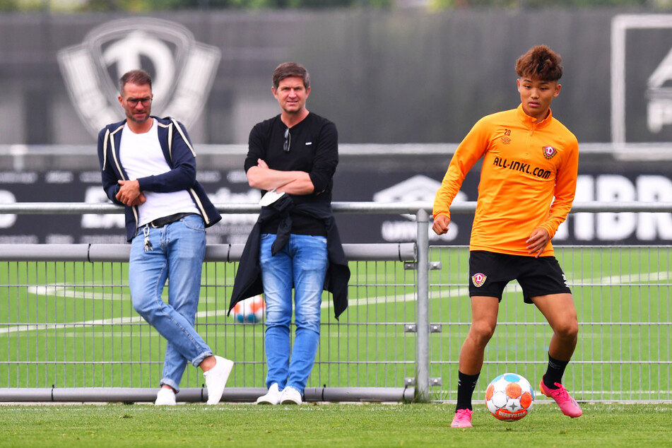 Sicherlich wird Ralf Becker (50, M.) auch beim Training dabei sein, um zu schauen, wie die Spieler auf die erste Niederlage reagieren.