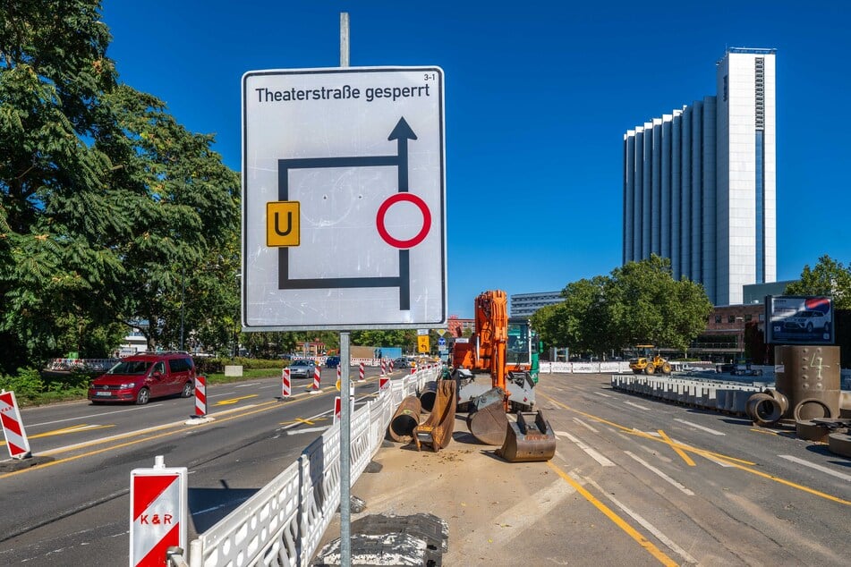XXL-Baustelle mitten in der City: Umleitungen und Einschränkungen werden die Innenstadt noch lange begleiten.