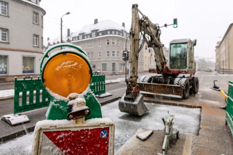 Auf der Frankenberger Straße in der Nähe zur Helmholtzstraße kam es am Neujahrstag zu einem Wasserrohrbruch.