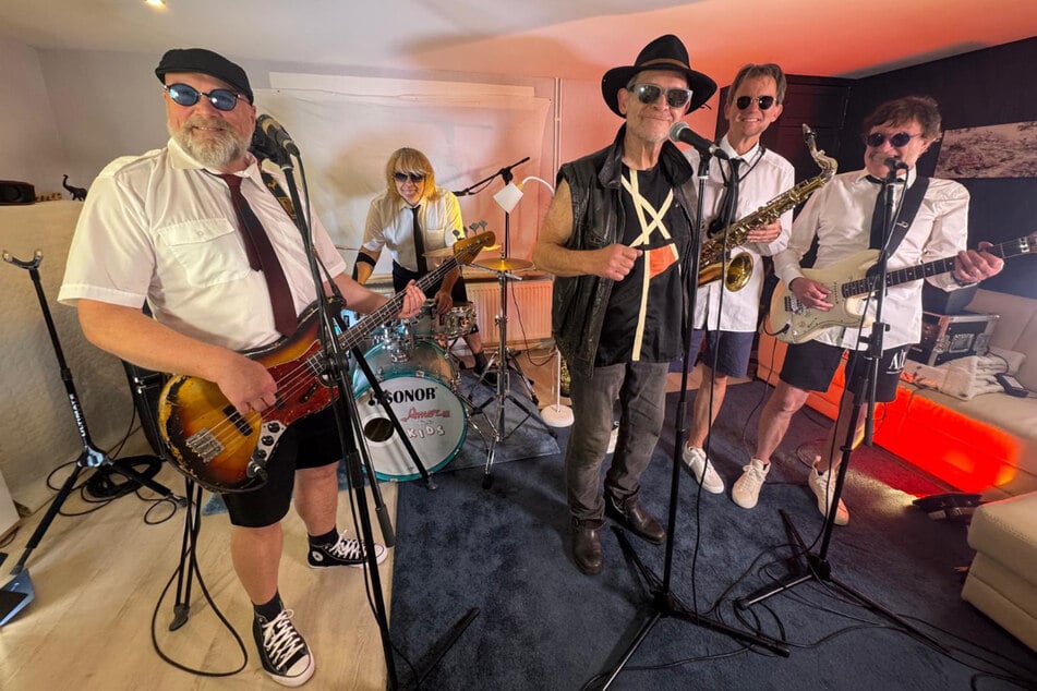 Seit Wochen proben sie für ihren ersten Auftritt in einer Leipziger Bar.