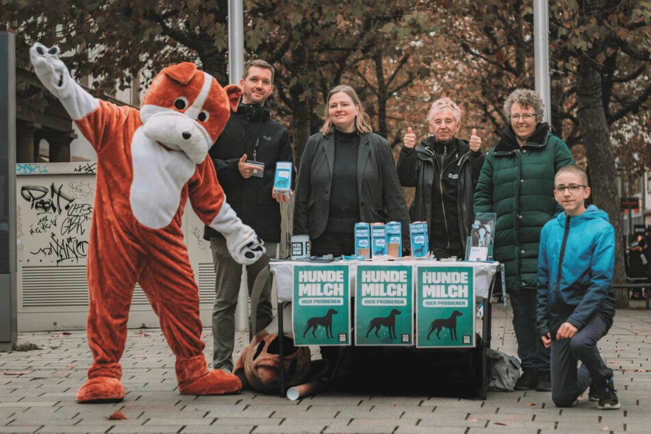 In Stuttgart verteilen Aktivisten Proben, die eine hitzige Debatte über alltägliche Gewohnheiten anstoßen sollen.