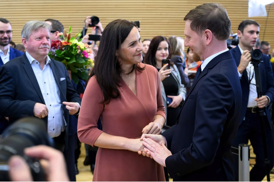 Michael Kretschmer nahm auch die Glückwünsche von seiner Ehefrau Annett Hofmann entgegen.