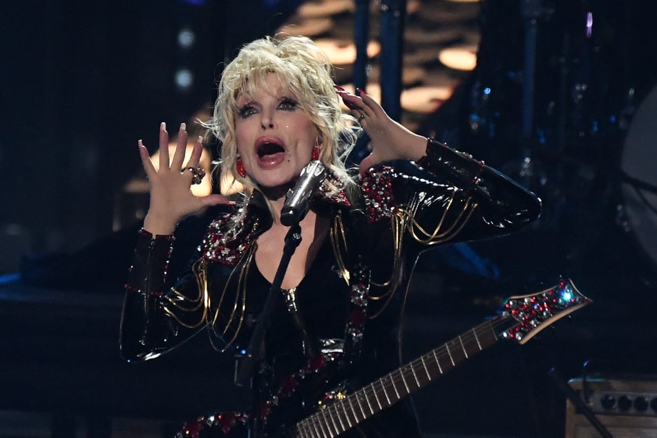 Dolly Parton ist fast 80, doch sie steht noch immer auf der Bühne!