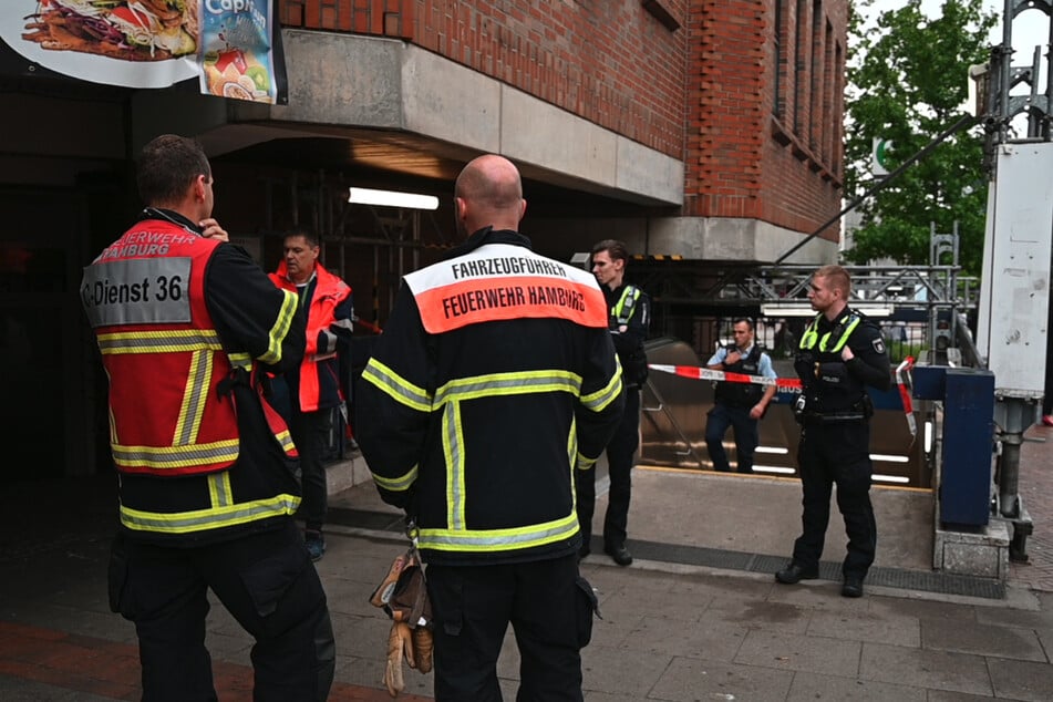Die Feuerwehr musste am Morgen ein Feuer am S-Bahnhof Harburg Rathaus löschen.