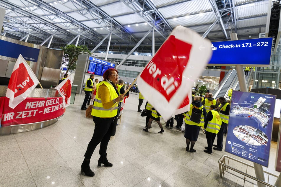 Auch die drei größten NRW-Flughäfen in Düsseldorf, Köln und Dortmund sind von dem erneuten ver.di-Warnstreik wieder betroffen. (Archivbild)