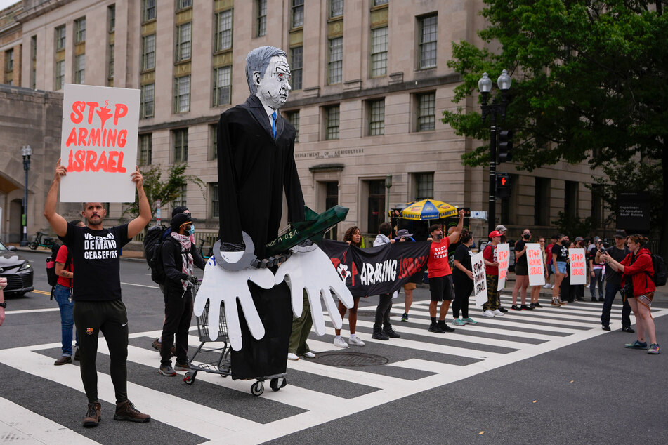 Demonstranten blockieren den Verkehr auf der Independence Ave. in der Nähe der National Mall vor einem geplanten Besuch des israelischen Premierministers Netanjahu im US-Kapitol in Washington.