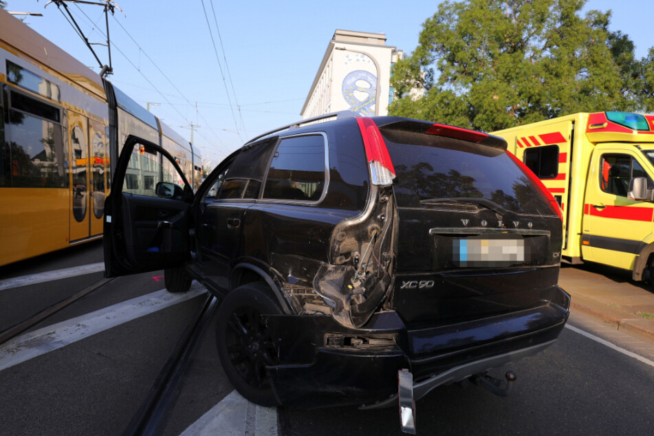 Der Volvo hatte einen Blechschaden.