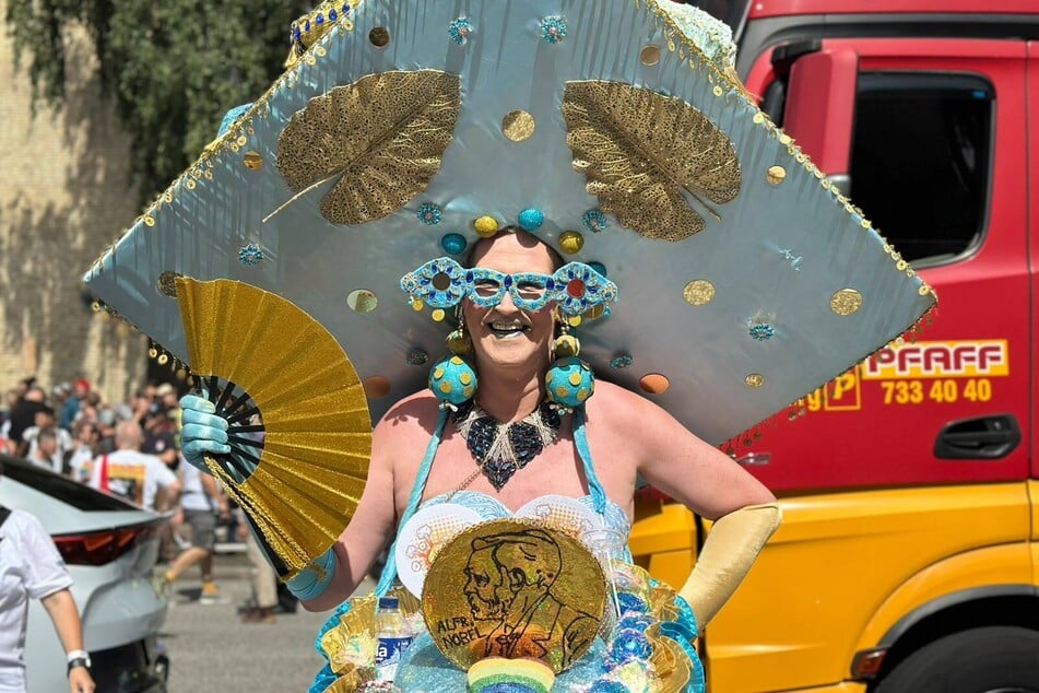 Viele Teilnehmende gaben sich wieder besonders viel Mühe bei ihren außergewöhnlichen Outfits und setzten damit zugleich sichtbare Botschaften für Vielfalt, Toleranz und die Rechte der queeren Community.