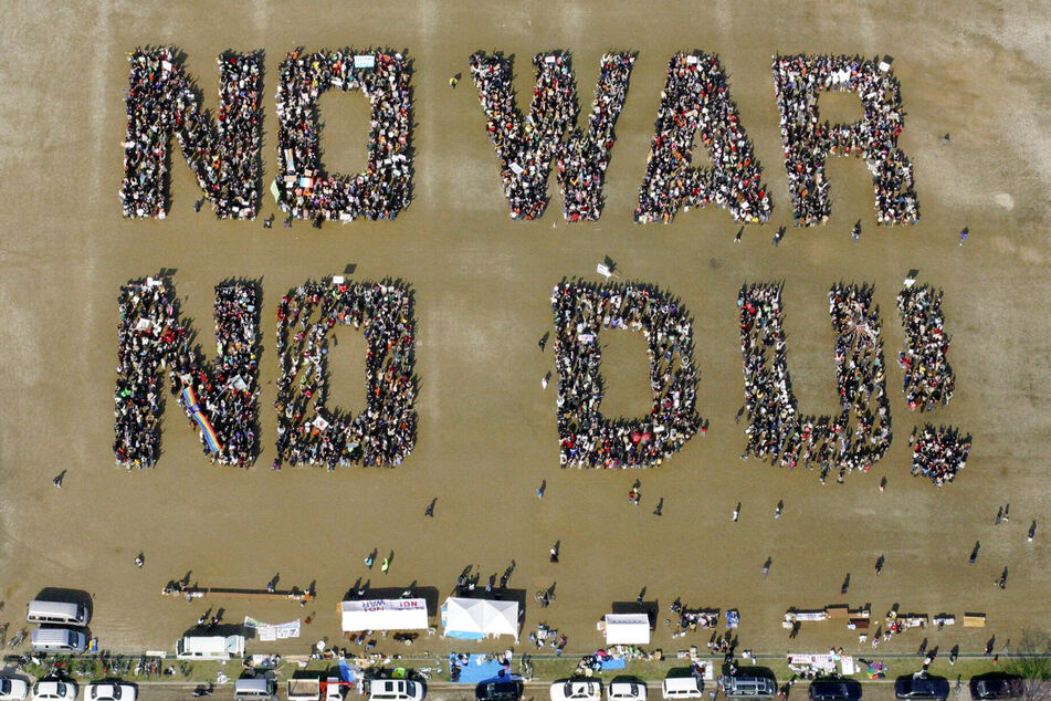 Protesters in Japan displayed their opposition to depleted uranium bombs, which the US used in its 2003 invasion of Iraq.