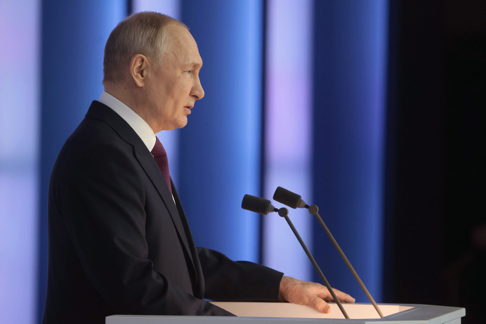 Befiehlt der russische Staatschef Wladimir Putin (70) bald die Unterwerfung seines Nachbarlandes Belarus?
