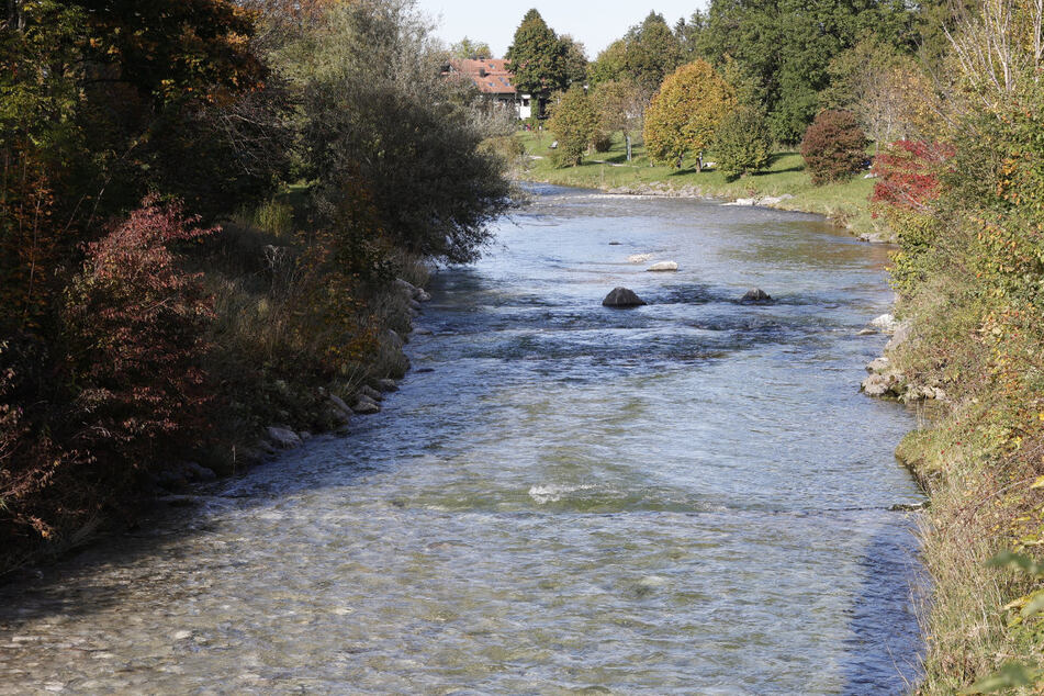 In dem Fluss Prien unterhalb des Schlosses Aschau wurde die Leiche der 23 Jahre alten Frau entdeckt.