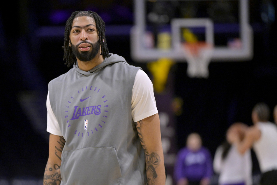 Los Angeles Lakers forward Anthony Davis warms up prior to the game against the Brooklyn Nets at Crypto.com Arena on January 17, 2025.