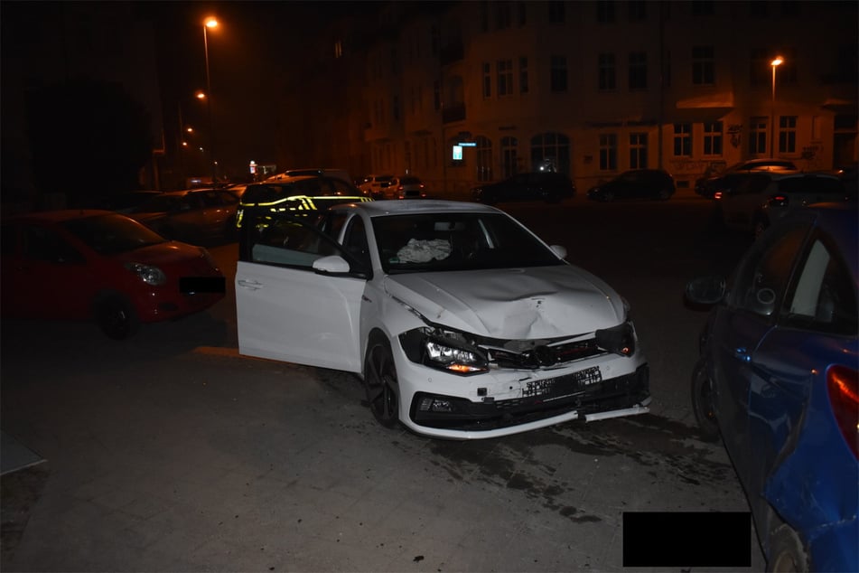 Alle drei Fahrzeuge wurden bei dem Unfall beschädigt.