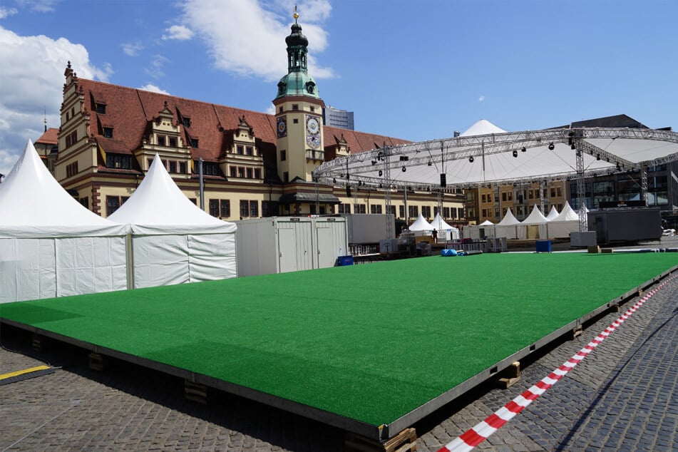 Auch auf dem Marktplatz wird kräftig gewerkelt.