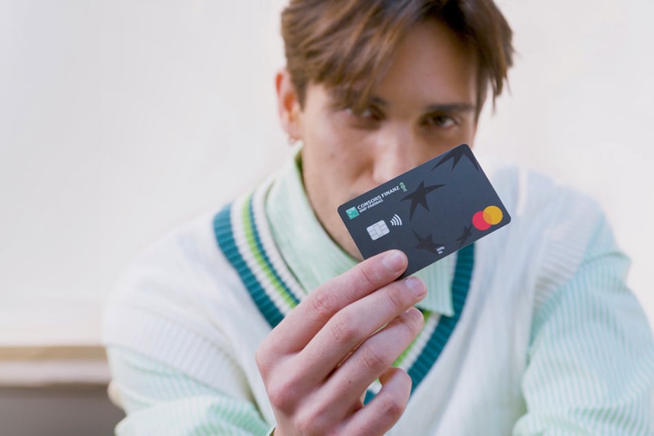 Sicheres und schnelles Bezahlen mit der Consors Finanz Mastercard® – online und im Geschäft um die Ecke.