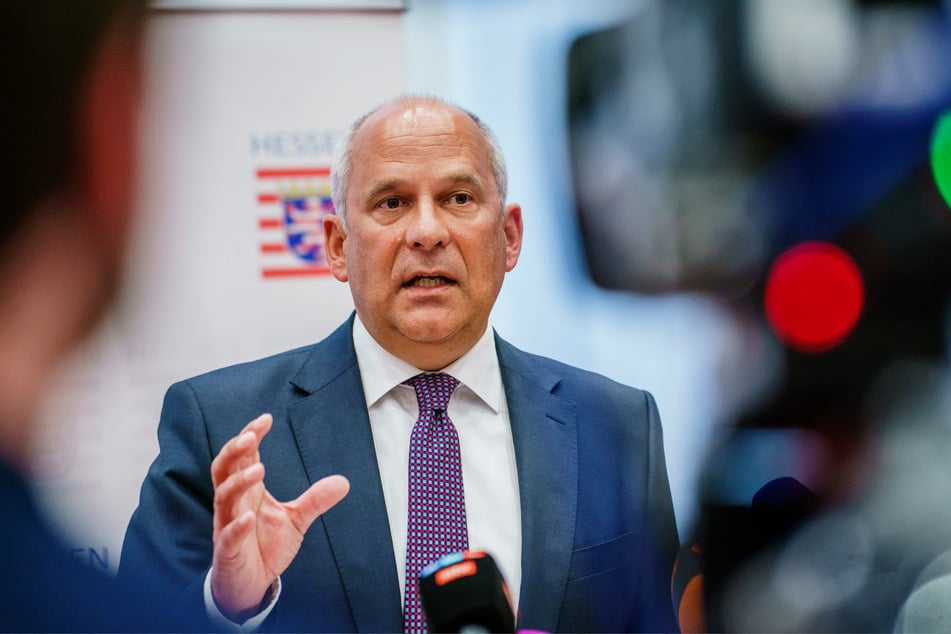 Hessens Innenminister Roman Poseck (55, CDU) sprach von einer Kampfansage gegen Sozialbetrüger.