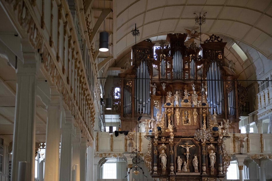 Älteste Holzkirche Deutschlands erhält neue Orgel mit 5643 Pfeifen