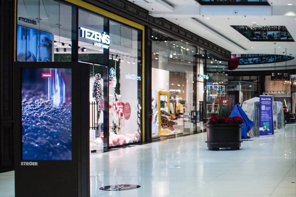 Die Täter haben versucht, das Rolltor eines Juweliers in dem Shopping-Center aufzuhebeln. (Archivfoto)