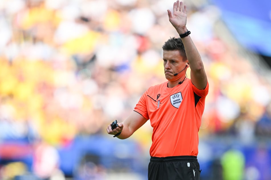 Top-Schiri für eine Top-Partie: UEFA-Referee Daniel Siebert (40) pfeift heute 3. Liga.