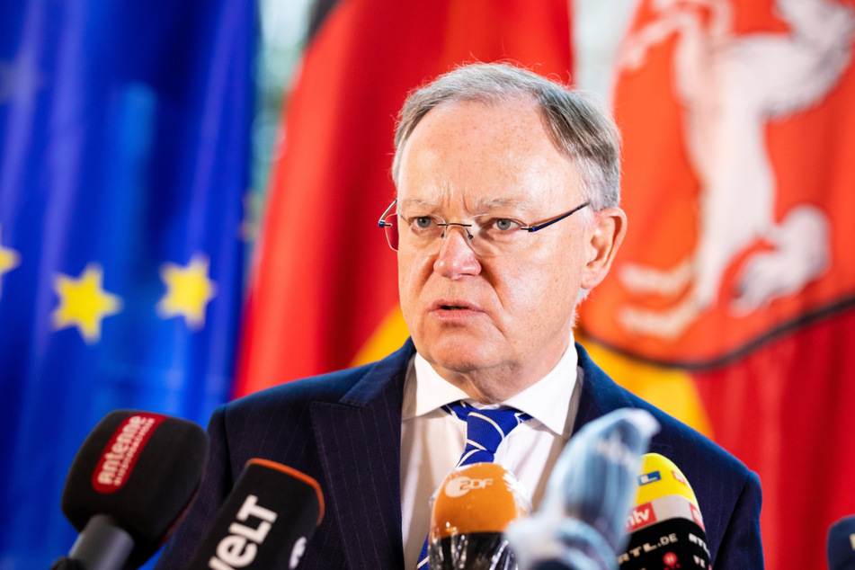 Ministerpräsident Stephan Weil (62, SPD) sieht noch Verbesserungspotential bei der Corona-Warn-App.