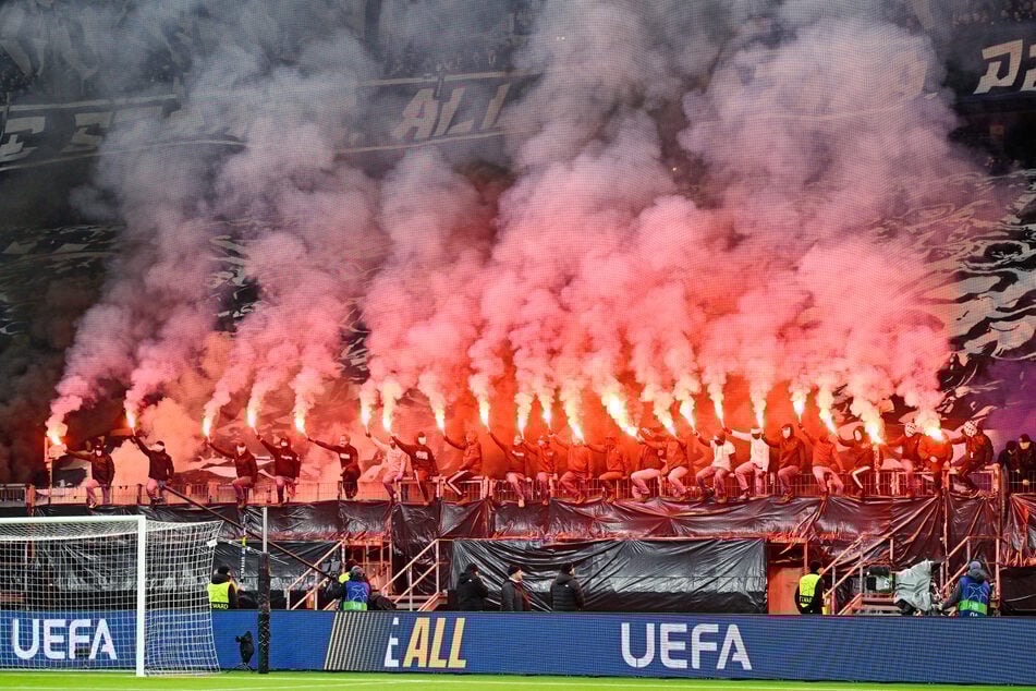 Die Frankfurter Fans sorgte mit ihrer Pyrotechnik erneut für negative Schlagzeilen.