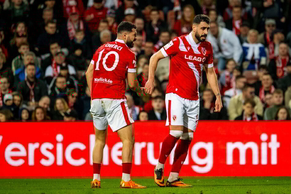 Die Cigerci-Brüder dürfen sich die Auswärtspartie zunächst von der Bank aus ansehen. (Archivbild)