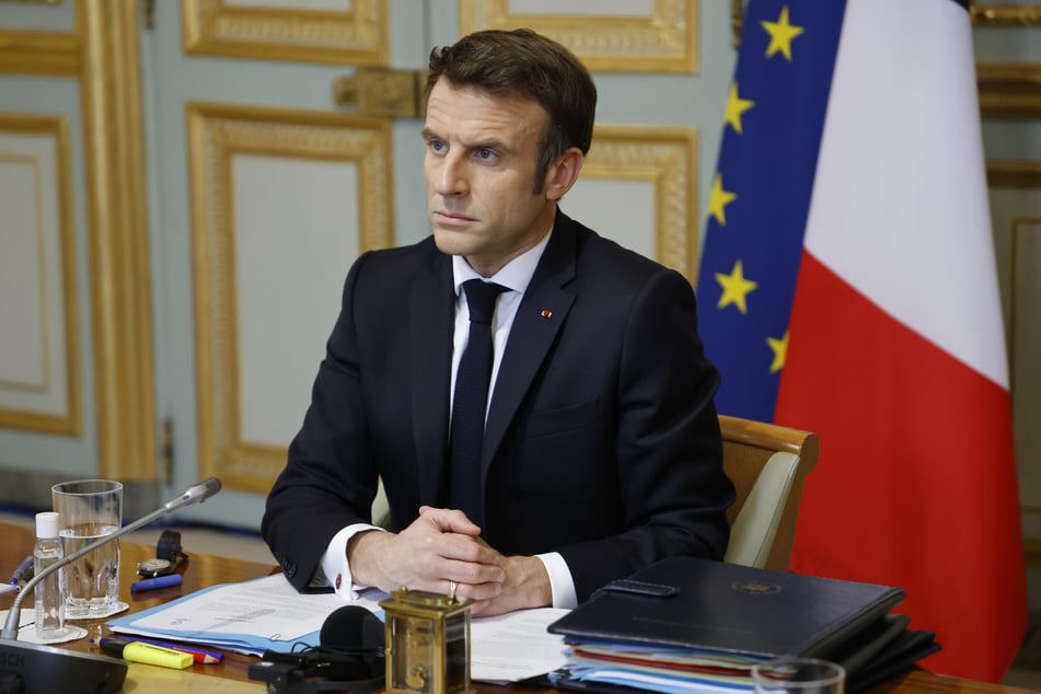 Der französische Präsident Emmanuel Macron (44) telefoniert wohl mit Putin (69).