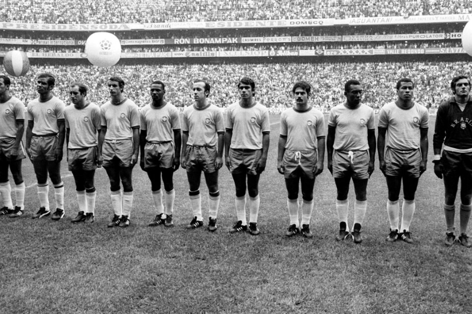 Mit der Nationalmannschaft feierte er große Erfolge und holte 1958, 1962 und 1970 drei WM-Titel für Brasilien.