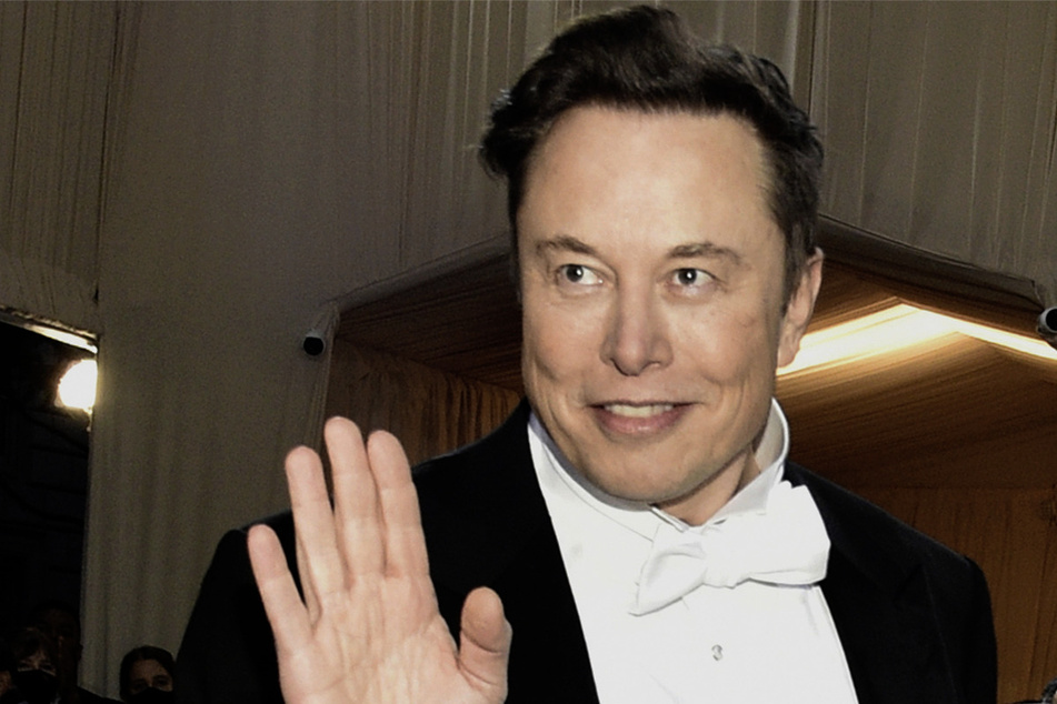Nach der Übernahme von Twitter hat Elon Musk (51) die alleinige Macht bei dem Online-Netzwerk übernommen.