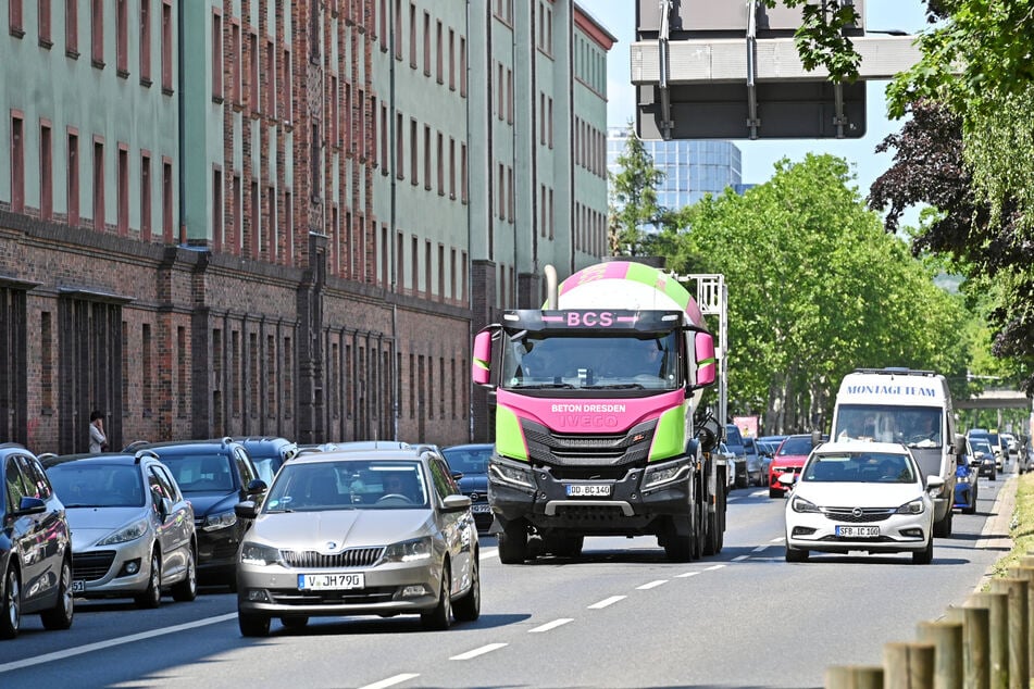 Um die Anwohner vor Lärm zu schützen, könnte bald auch auf der Hansastraße zwischen Großenhainer- und Conradstraße Tempo 30 eingeführt werden.