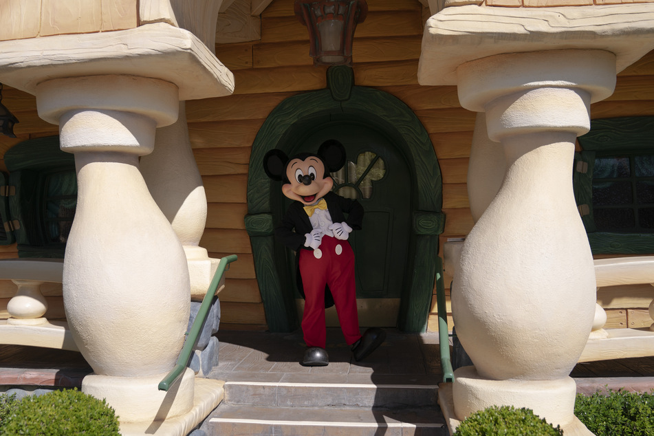 13 Monate lang war Disneyland wegen der Corona-Pandemie stillgelegt, nun hat der beliebte Freizeitpark in Kalifornien wieder auf.