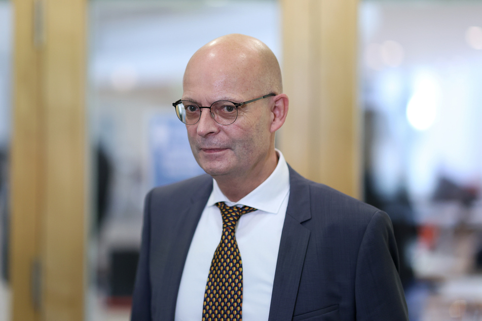 Halles Oberbürgermeister Bernd Wiegand (63, parteilos) appelliert erneut an die Hallenser.