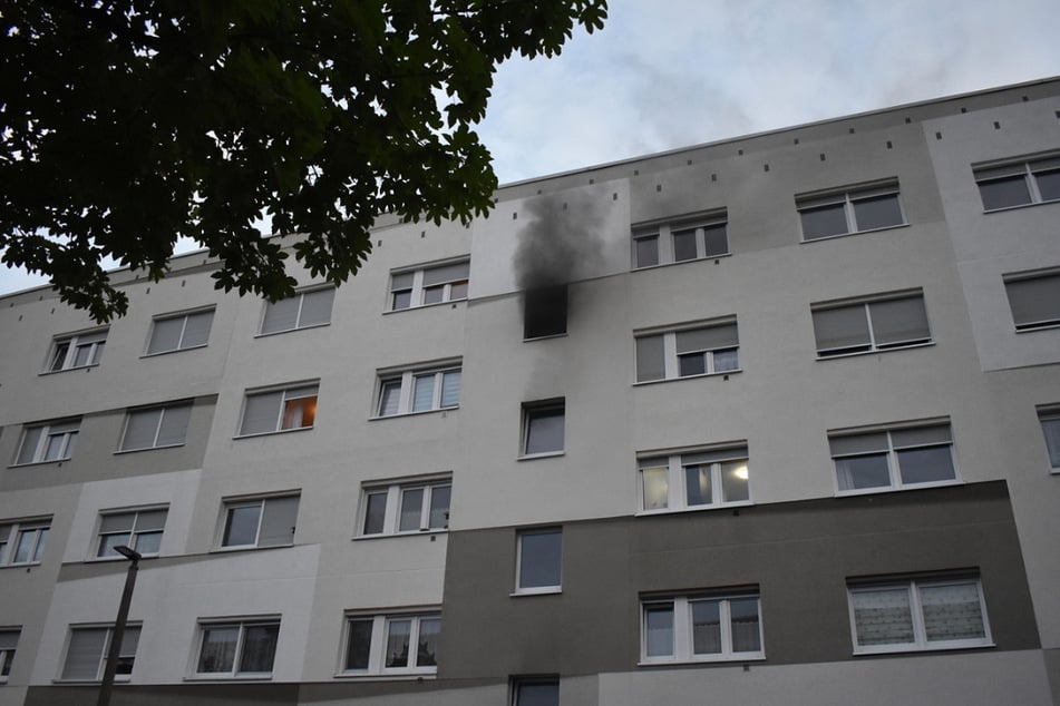 In Stendal brach am Abend ein Brand in einem Mehrfamilienhaus aus.