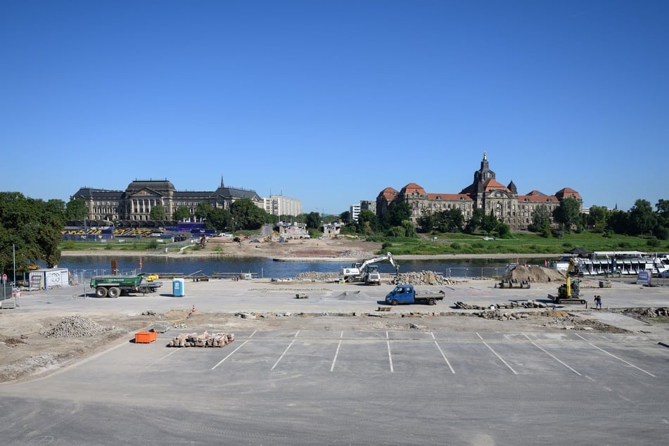 Heute, genau ein Jahr nach dem Einsturz, ist von der alten Carolabrücke fast nichts mehr übrig.