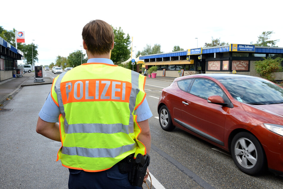 Bei einer Polizeikontrolle wurde eine Autofahrerin mit 1,3 Promille erwischt. (Symbolbild)