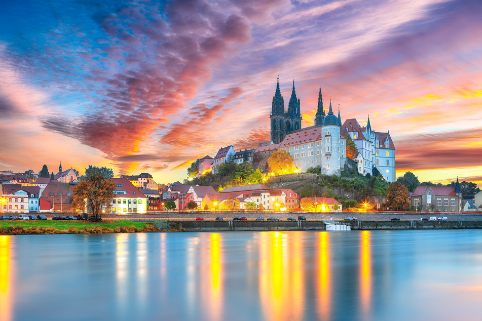 So schön kann die Albrechtsburg in Meißen beim Sonnenuntergang aussehen. Auf dem Burgplatz gibt es am Sonntag einiges zu entdecken.