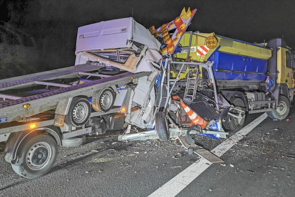 Unfall A6: Übermüdung? Klein-Lkw kracht in Nachtbaustelle, Fahrer schwer verletzt
