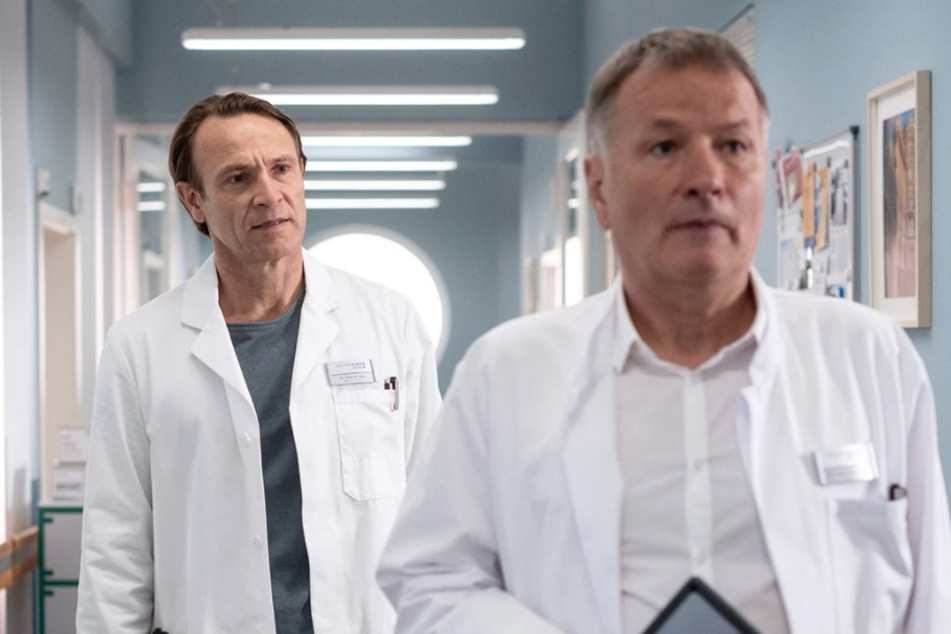 Dr. Martin Stein und Dr. Roland Heilmann verbindet eigentlich eine gute Freundschaft, die allerdings auf die Probe gestellt wird.
