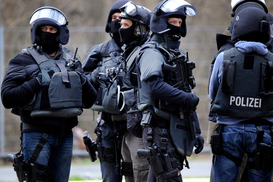 Ein Spezialeinsatzkommando nahm den Mann in der Wohnung fest und brachte ihn zurück in die Klinik. (Symbolbild)