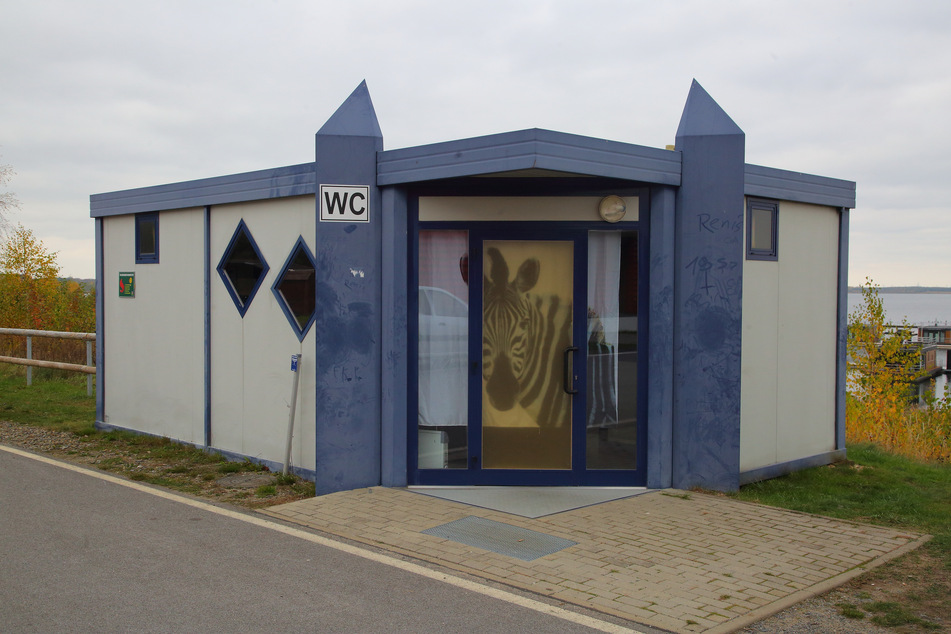 Dieser schicke Toilettencontainer wird am Bärwalder See nicht mehr gebraucht. Doch Bautzen verschmäht ihn.