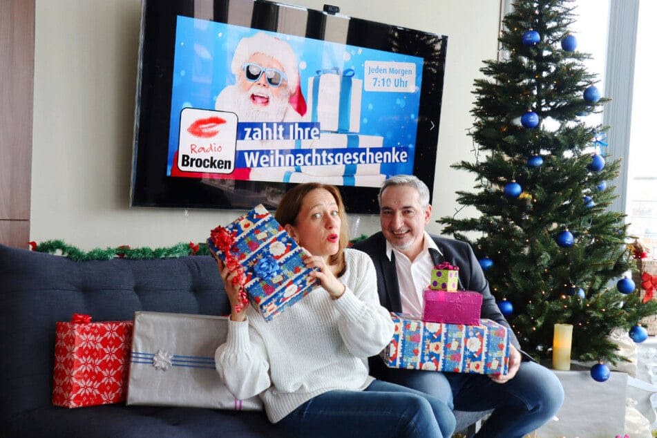 Der Weg zum kostenlosen Weihnachtsgeschenk ist nur zwei Songs und einen Anruf entfernt.