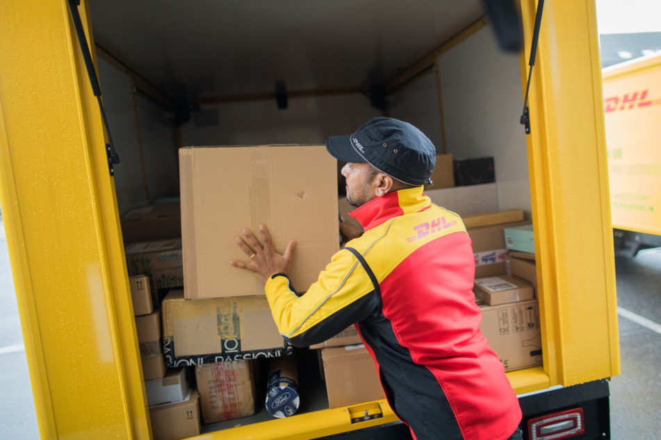 Die Deutschen Post plant, mehreren Tausend Angestellten einen Corona-Test zu ermöglichen.