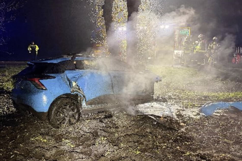 Ein 21 Jahre alter Mann ist bei einem Unfall im Landkreis Cuxhaven tödlich verletzt worden.